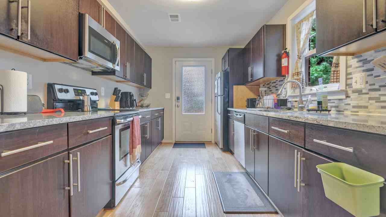 1663 Montello Ave Ne - Photo 4 of 22