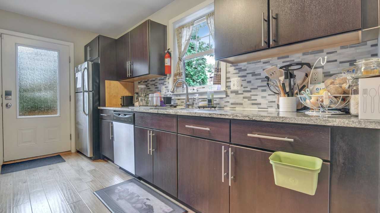 1663 Montello Ave Ne - Photo 6 of 22