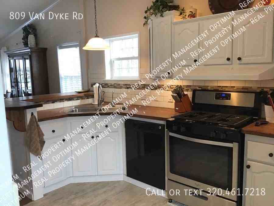 809 Van Dyke Rd - Photo 6 of 34
