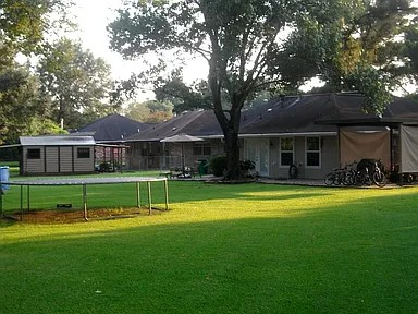 9525 Corsica Avenue - Photo 2 of 9