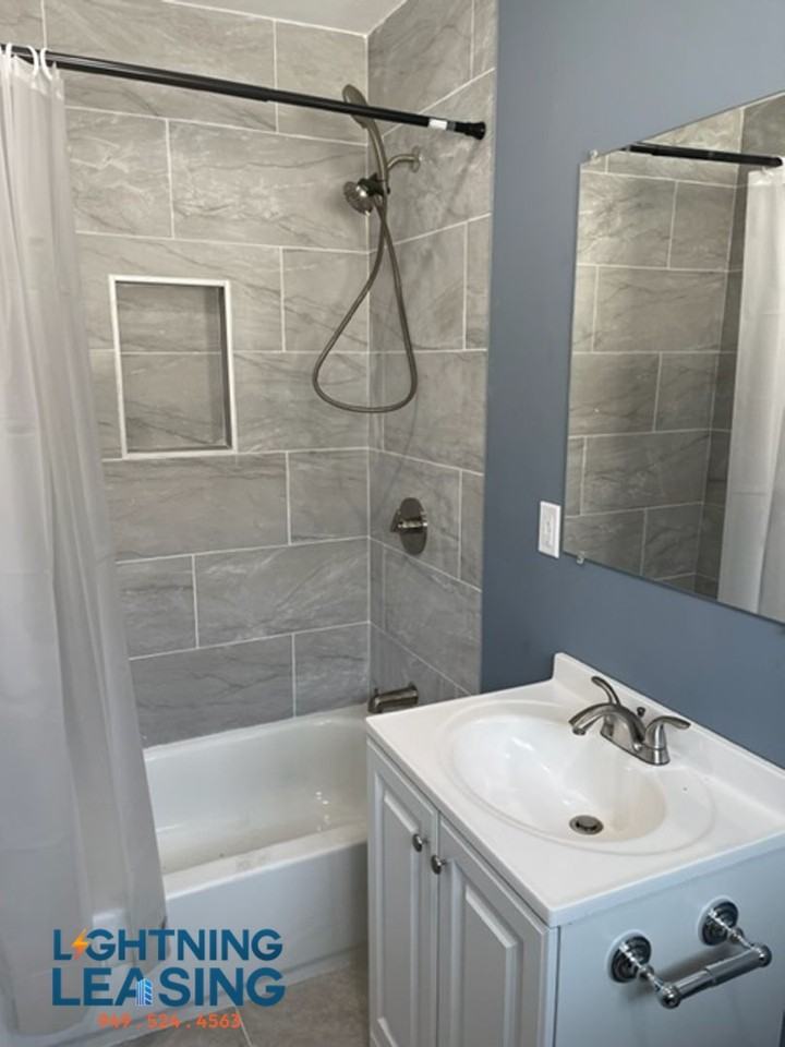 4163 Lockland Pl #2D - Photo 3 of 7