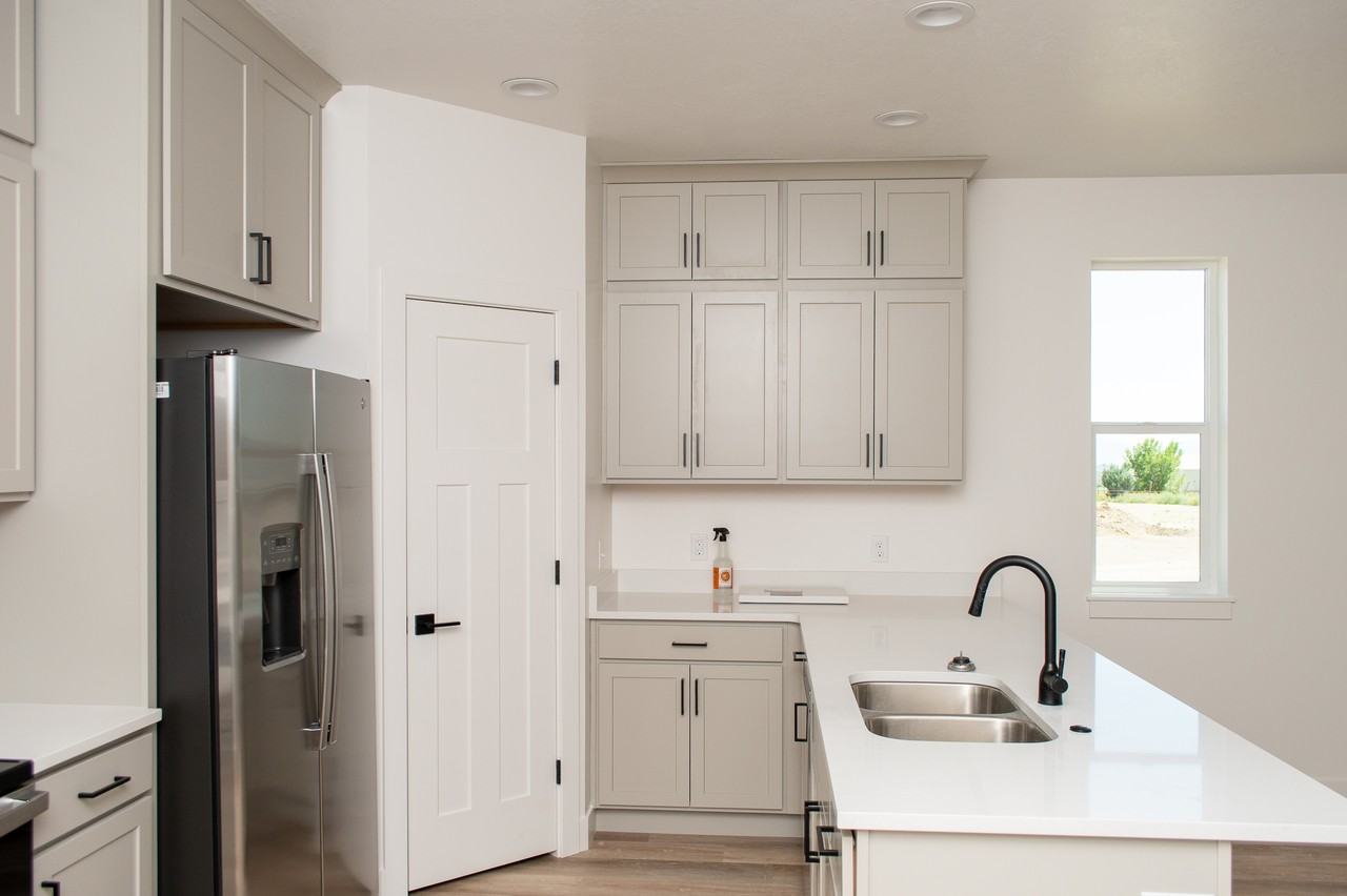 876 S 340 E #1 - Photo 3 of 27