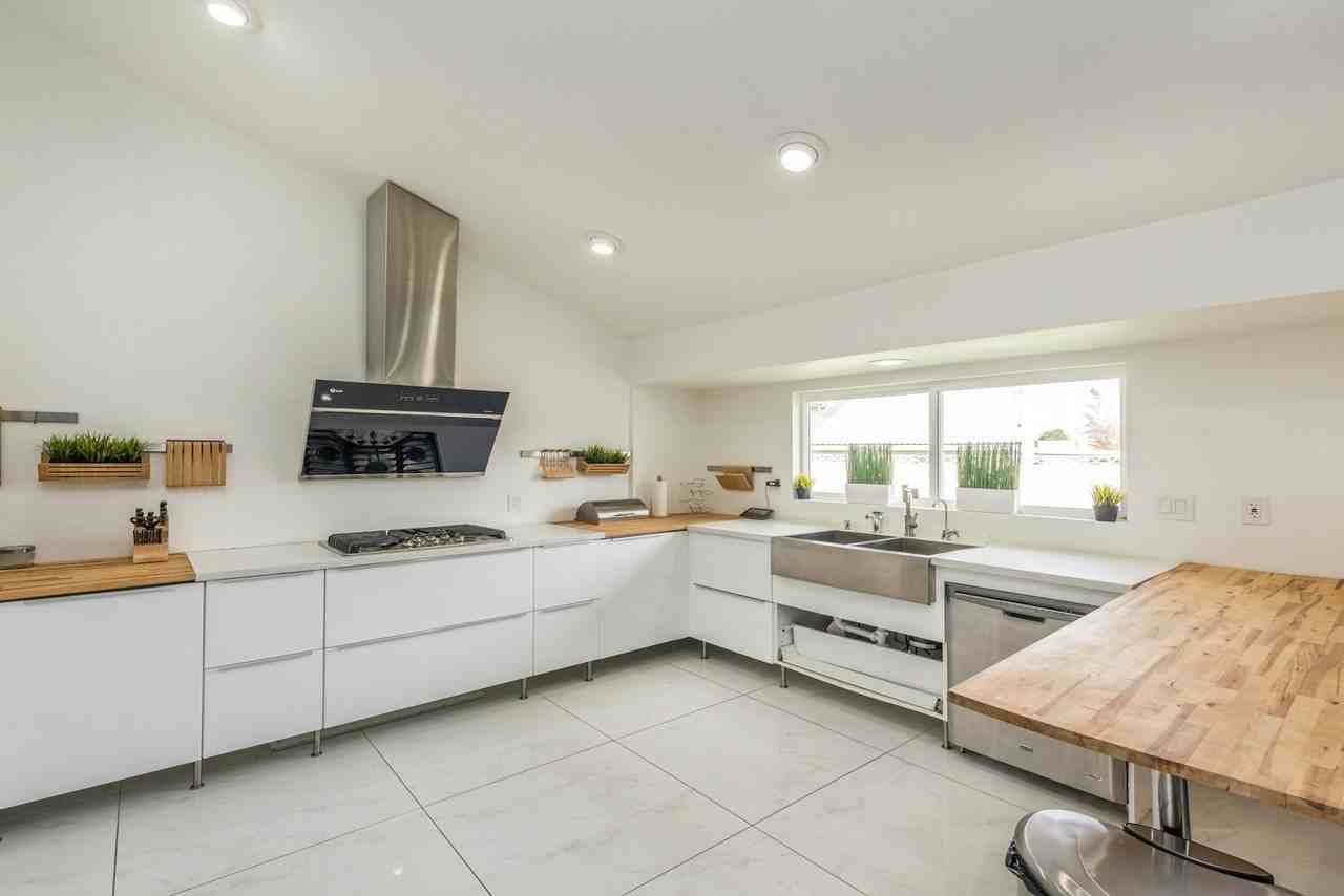 3954 Keystone Court - Photo 6 of 20