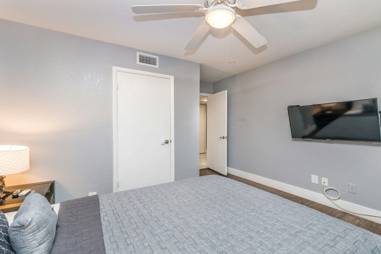 3954 Keystone Court - Photo 7 of 20