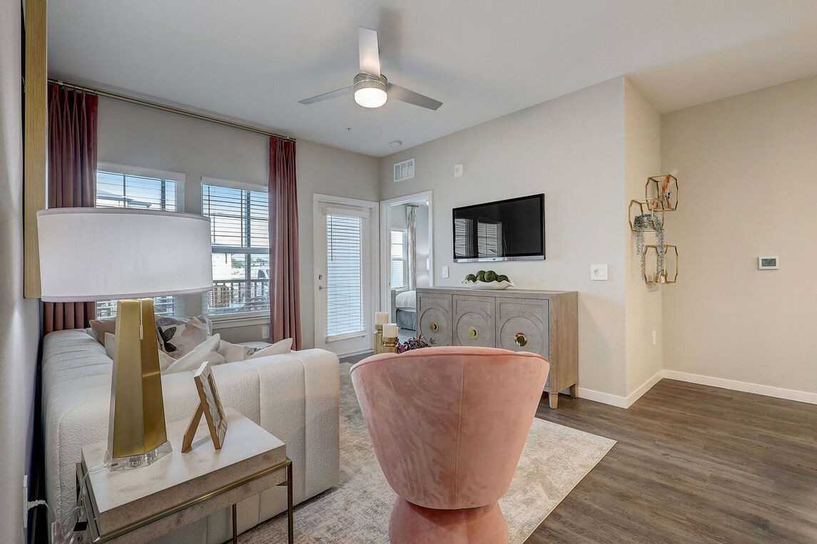 Ascend Reunion Crossing - Photo 6 of 28