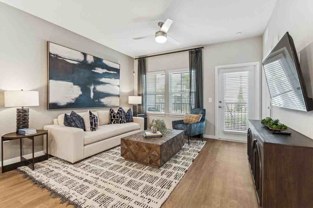 Ascend Crossroads - Photo 6 of 47