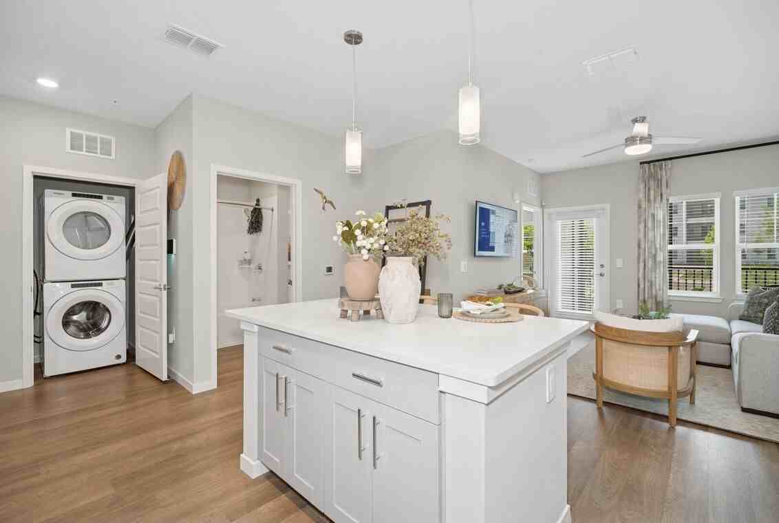 Ascend Nona West - Photo 3 of 38