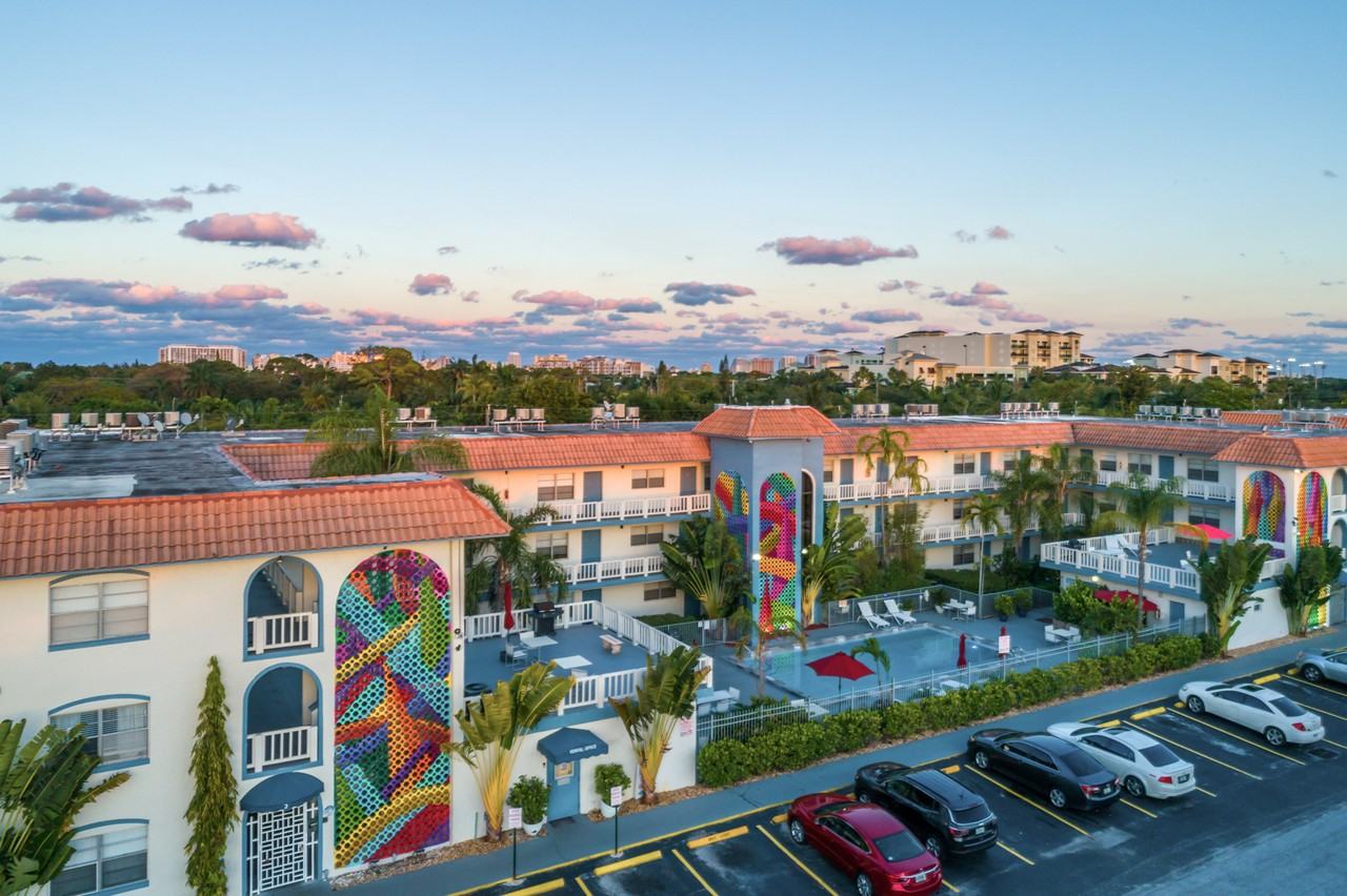 Apex Residence - Photo 2 of 50