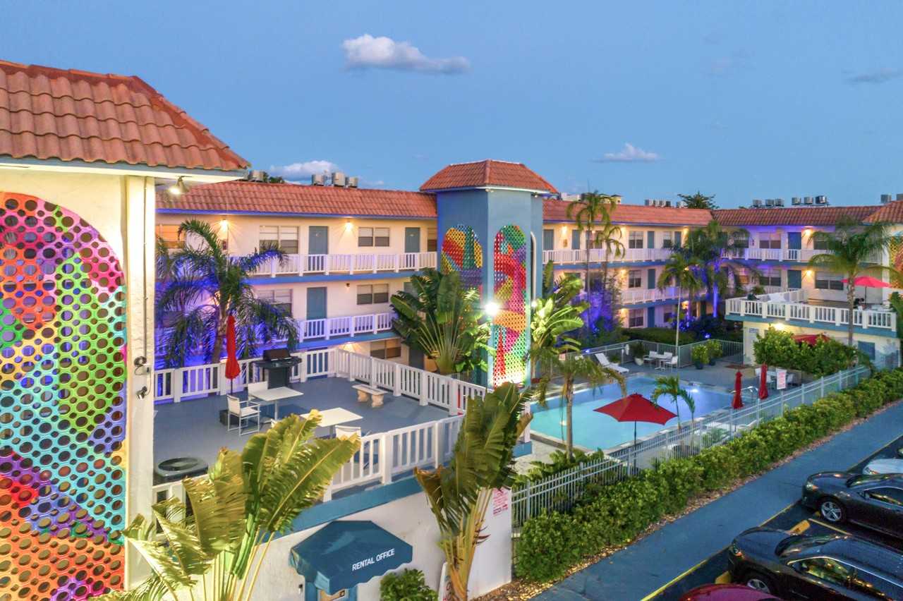 Apex Residence - Photo 5 of 50