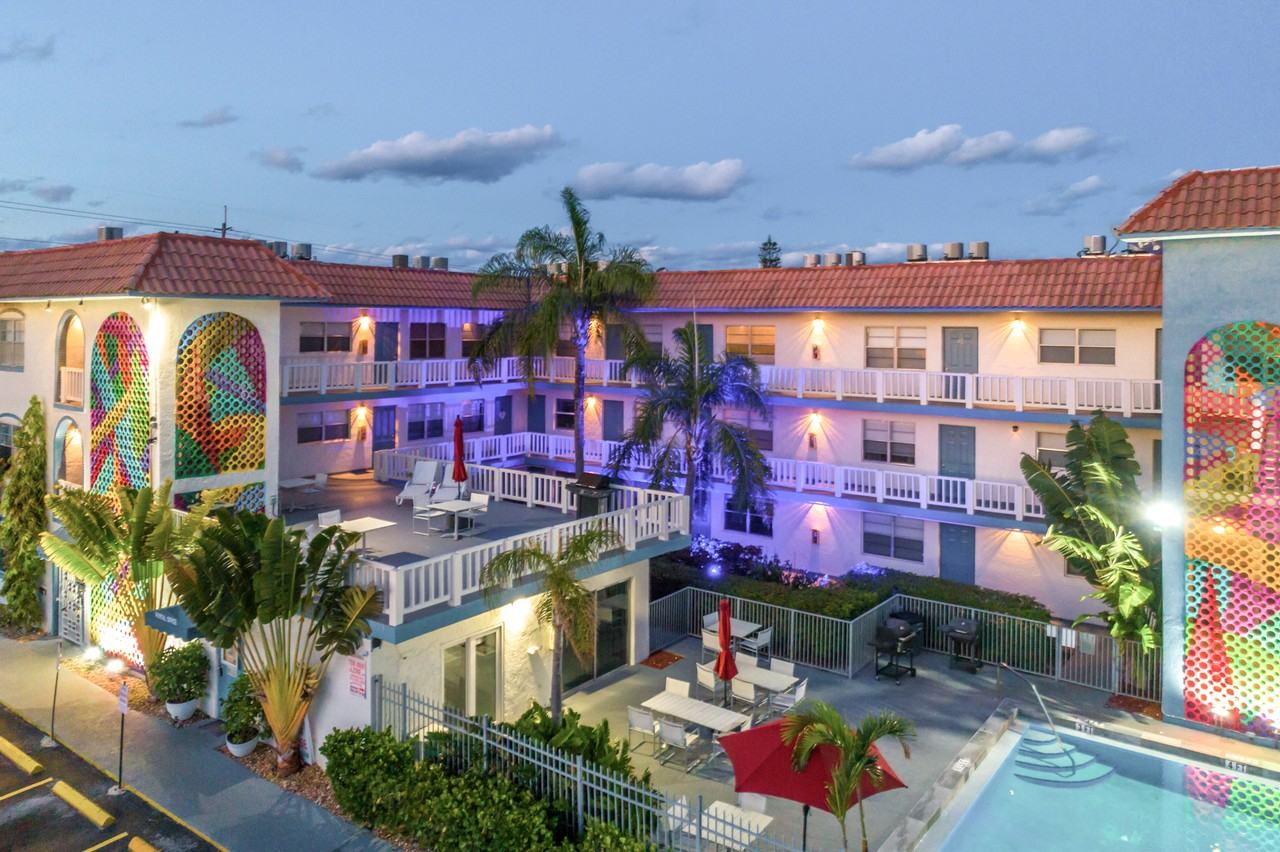 Apex Residence - Photo 6 of 50