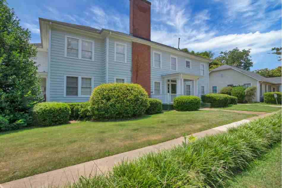 228 East Poplar Street - Photo 2 of 12