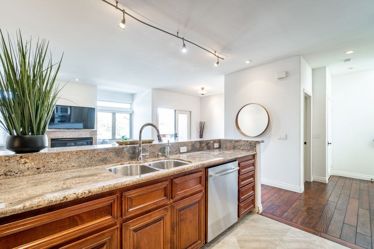 109 W Montecito Way - Photo 6 of 27