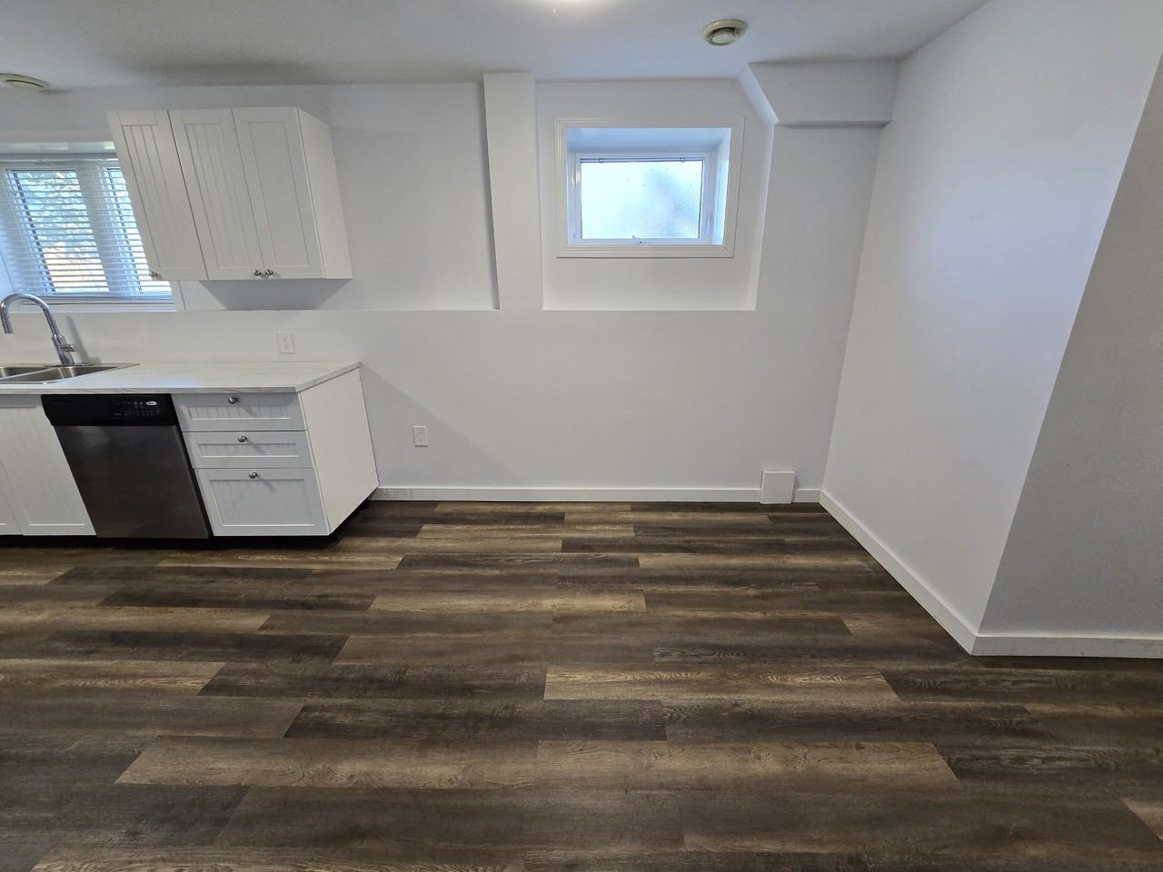 8511 78a St #B - Photo 2 of 9