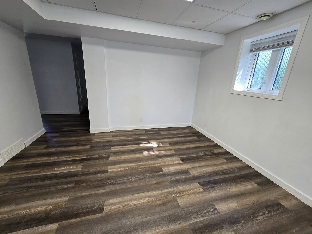 8511 78a St #B - Photo 4 of 9