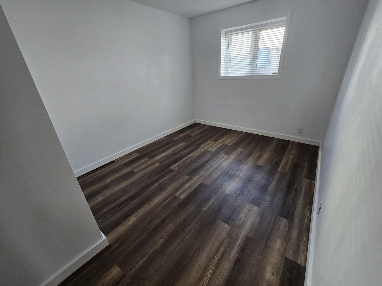 8511 78a St #B - Photo 5 of 9