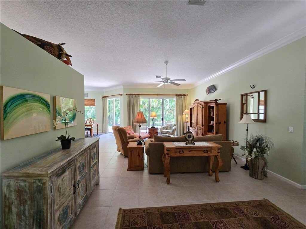 9535 W Maiden Ct - Photo 3 of 20