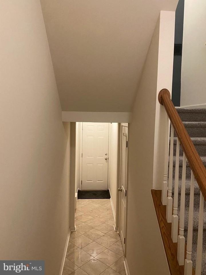 8049 Crescent Park Dr - Photo 5 of 45