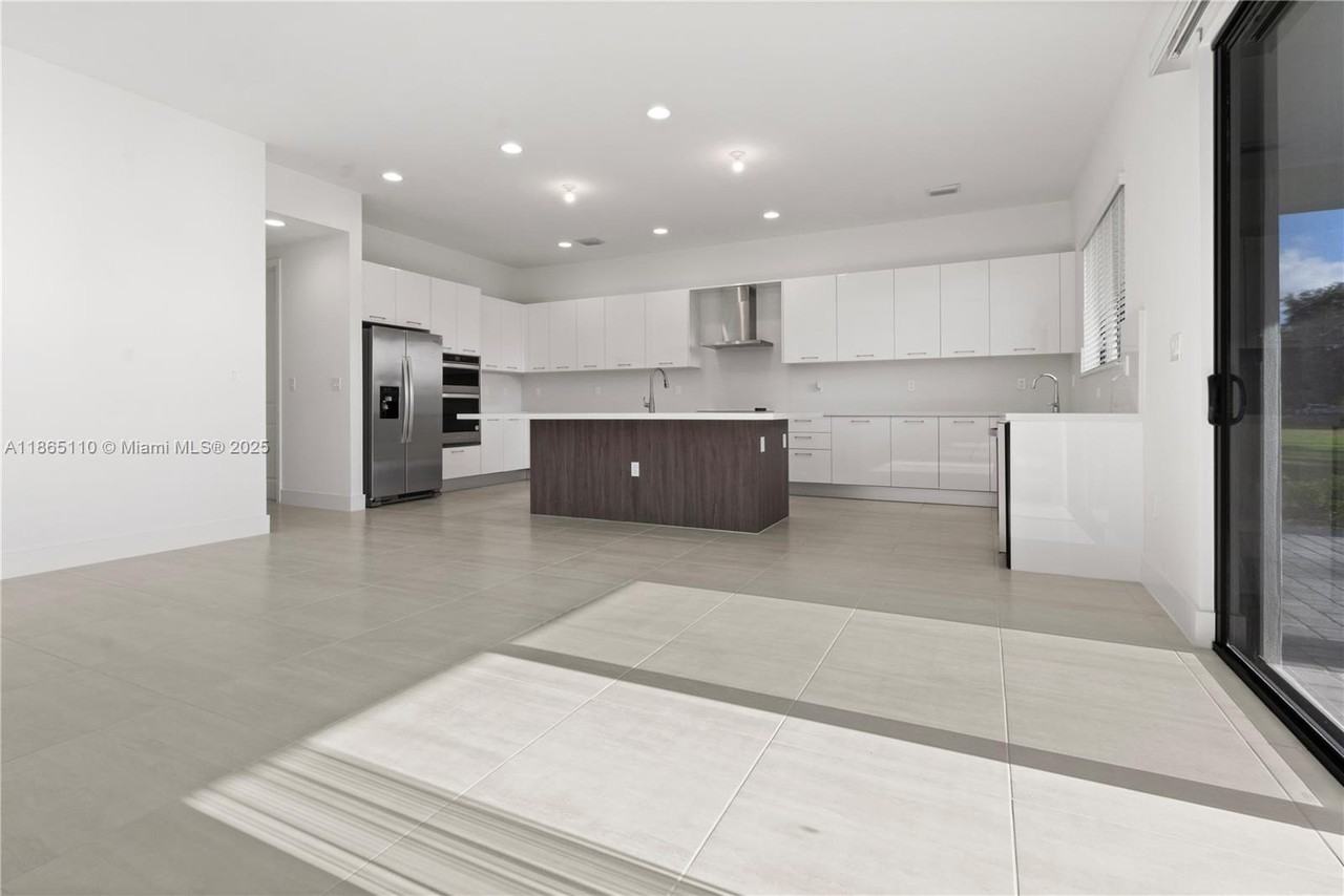 2391 Sw 123rd Ter - Photo 7 of 39