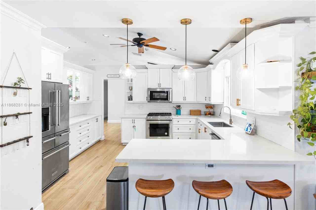 16550 Sw 77th Ct - Photo 4 of 47