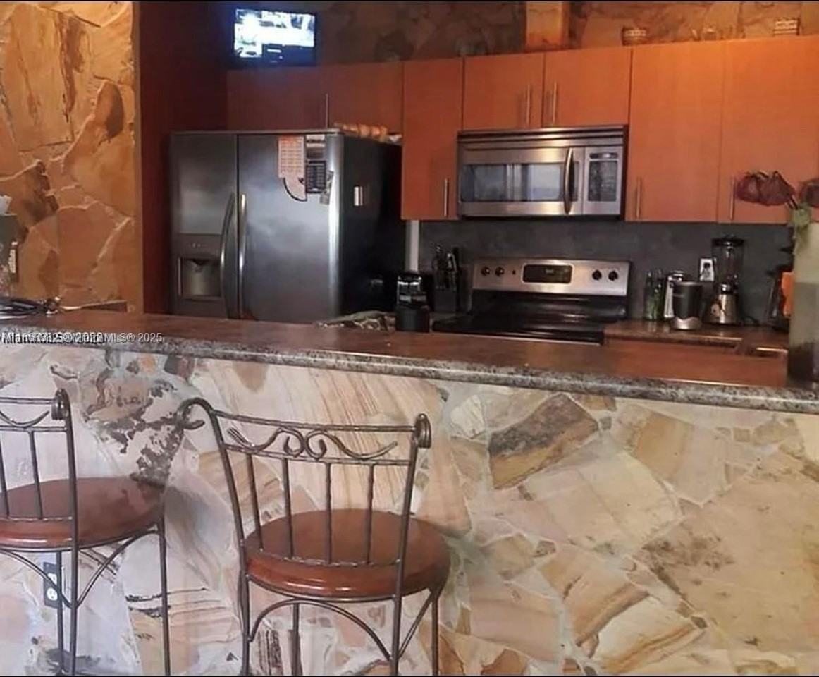 4143 Ne 9th St - Photo 2 of 8