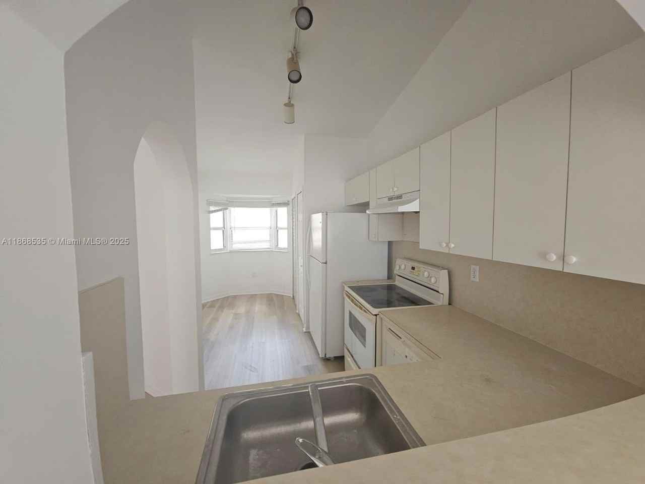 1241 Se 29th St #205-27 - Photo 3 of 10