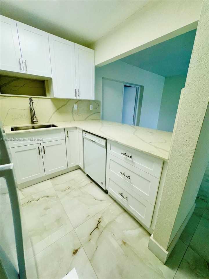 8335 Sw 10th Ter - Photo 2 of 10