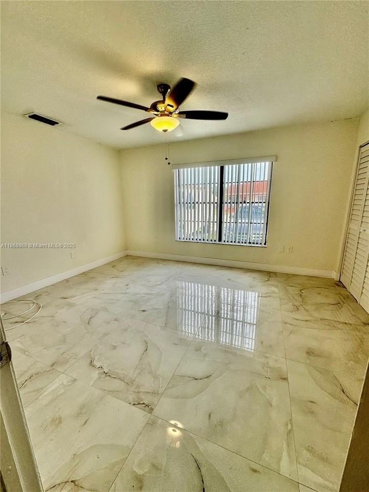 8335 Sw 10th Ter - Photo 5 of 10