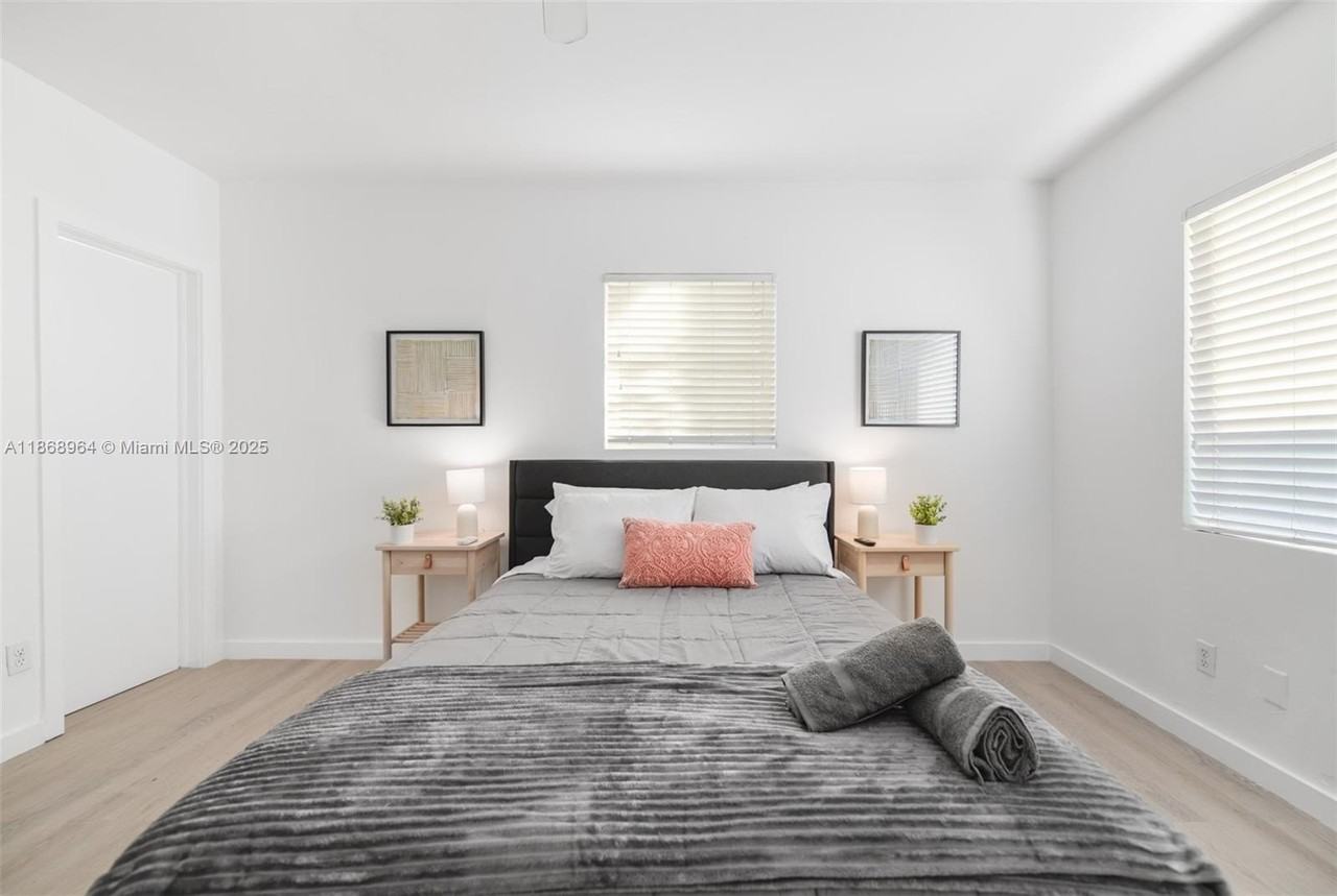 515 Ne 82nd St #1 - Photo 2 of 9