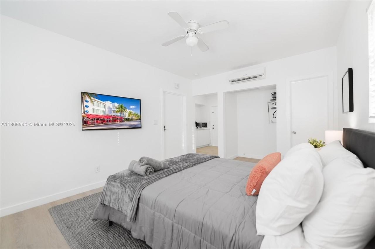 515 Ne 82nd St #1 - Photo 3 of 9