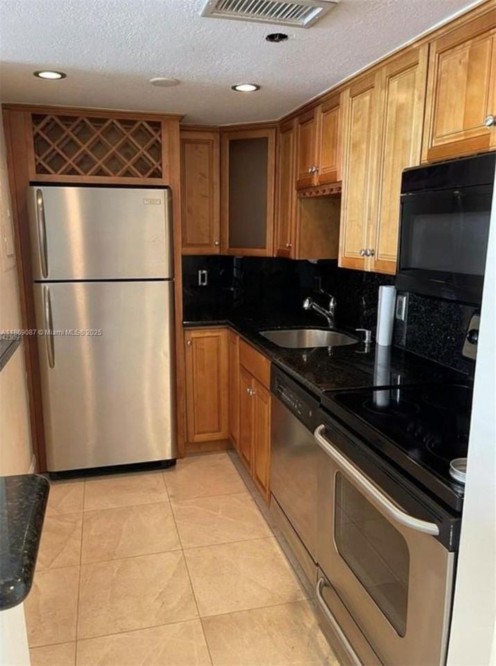 770 Claughton Island Dr #1507 - Photo 5 of 12