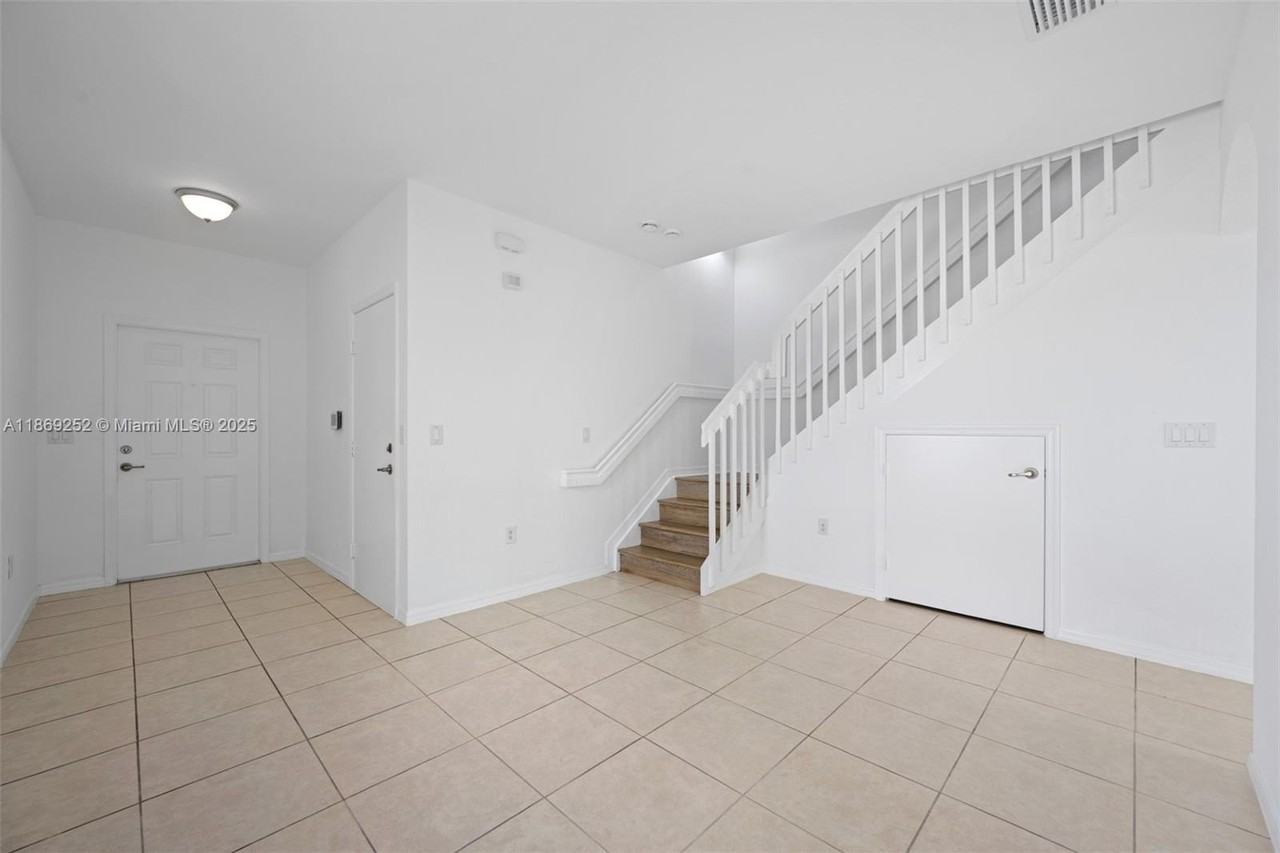 3019 Nw 30th Ave - Photo 3 of 25