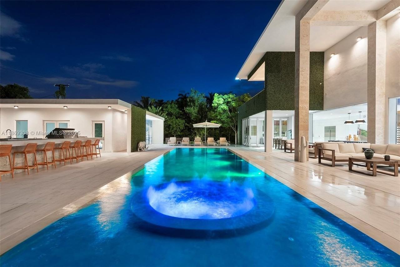 7450 Sw 102nd St - Photo 2 of 50