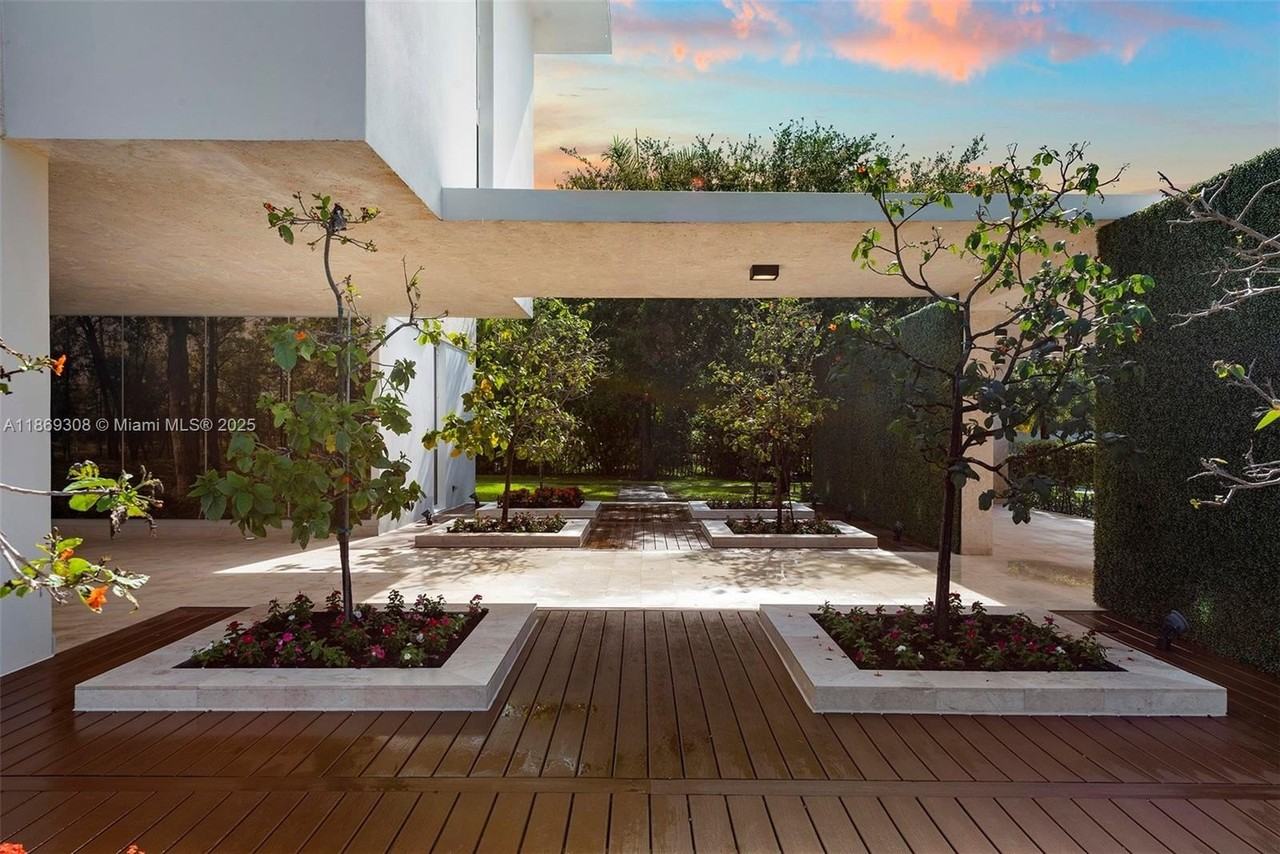 7450 Sw 102nd St - Photo 4 of 50