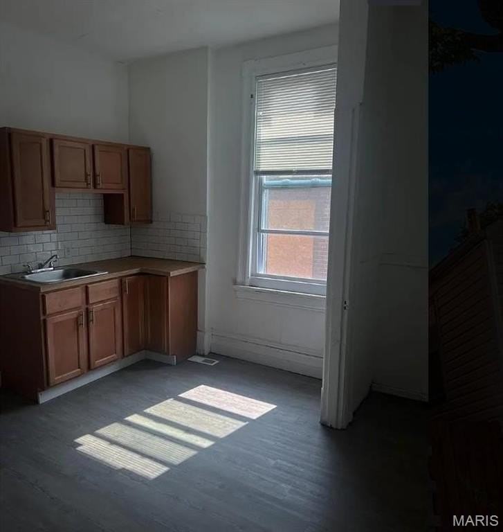 824 Canaan Ave #1F - Photo 4 of 8