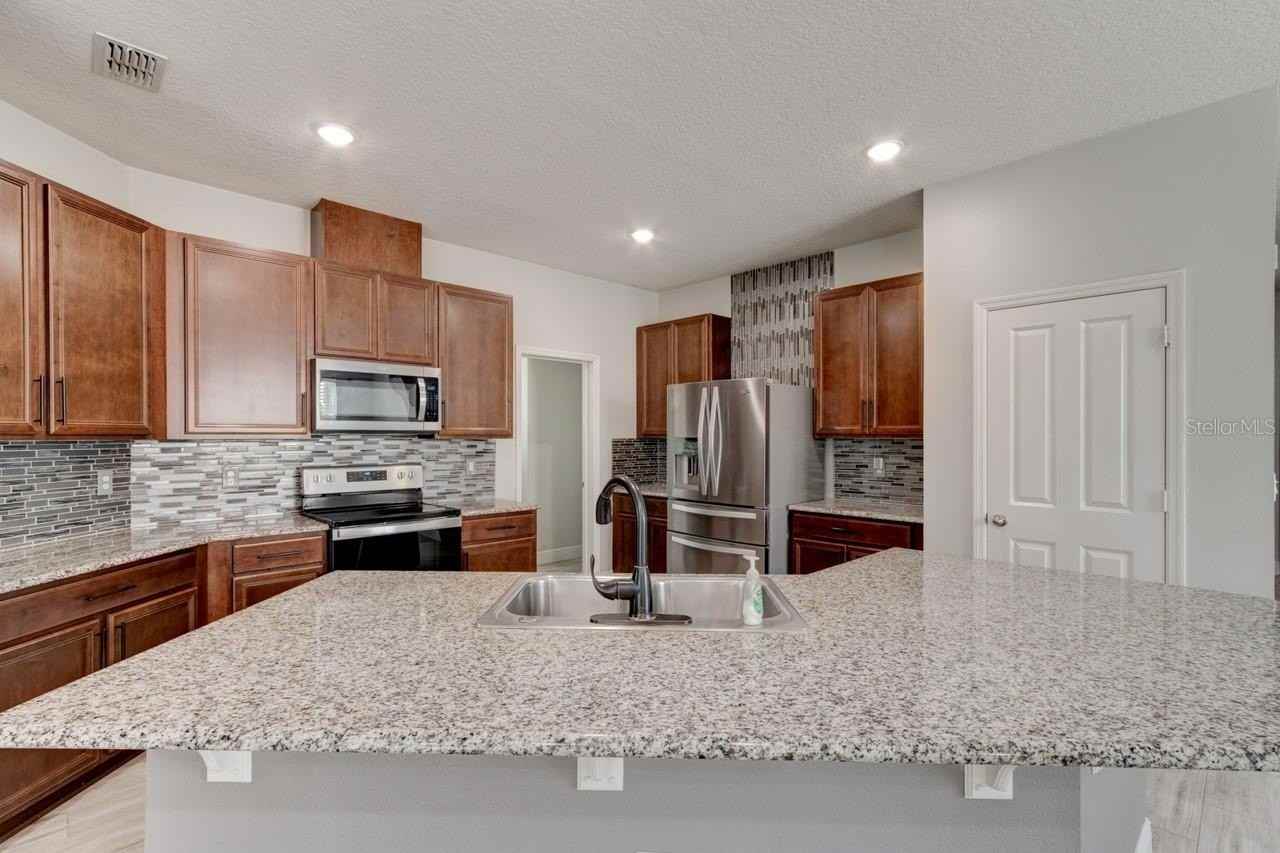 4885 Grassendale Ter - Photo 6 of 27