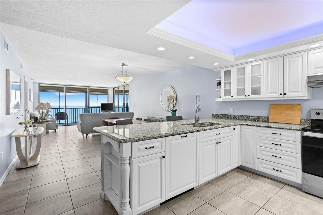 15400 Gulf Blvd #402 - Photo 3 of 50