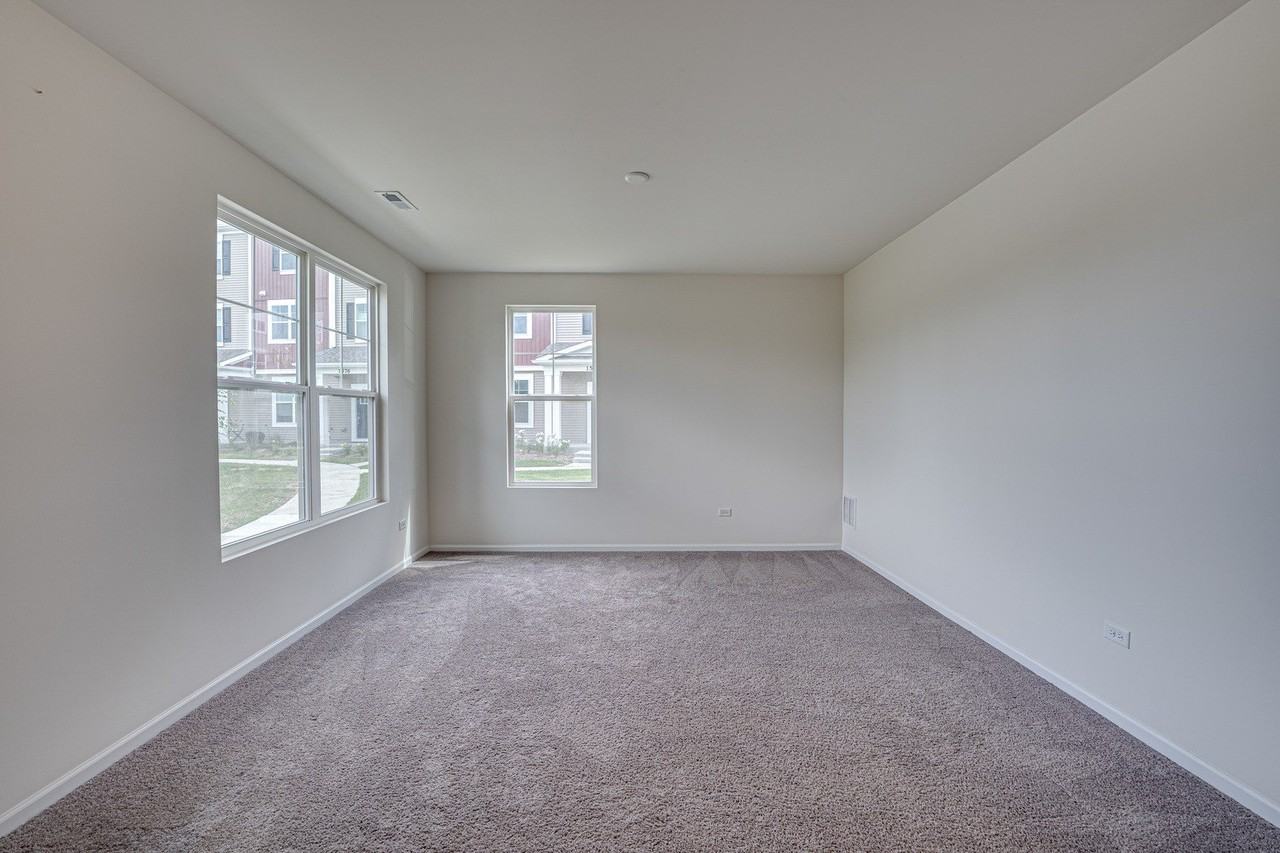 1622 Albany St - Photo 4 of 32