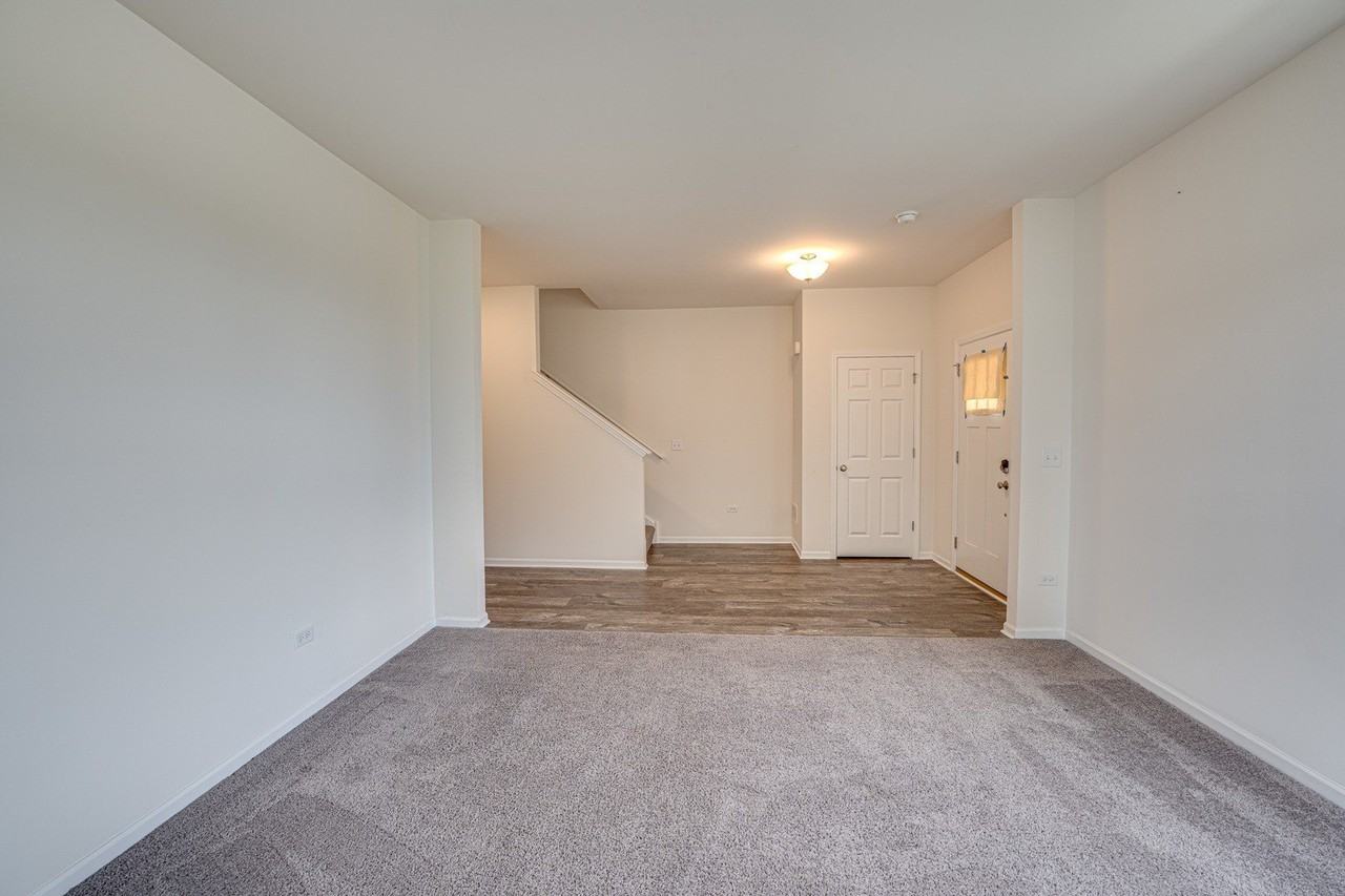 1622 Albany St - Photo 5 of 32