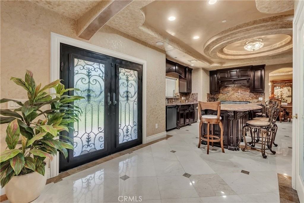 10410 Mattock Ave - Photo 6 of 23