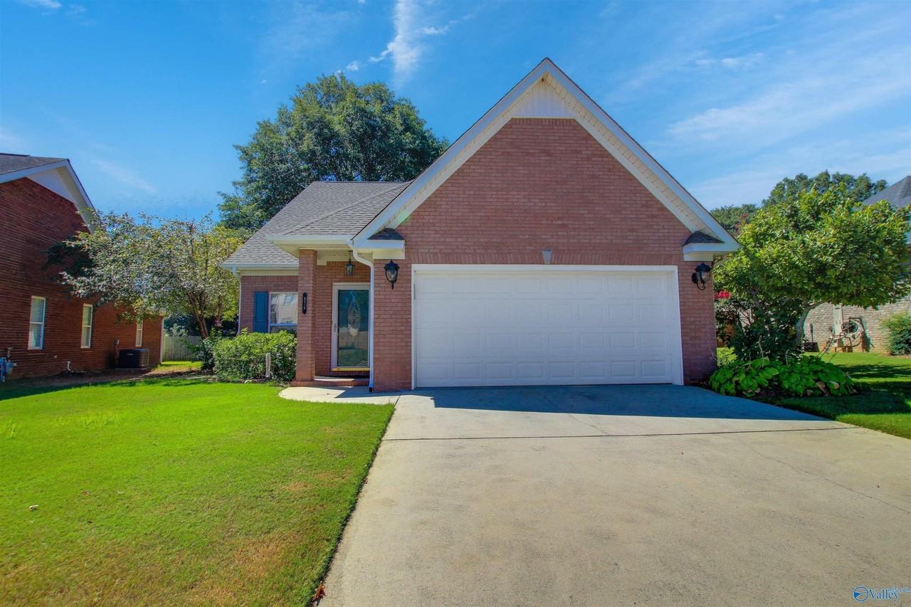 976 Tracey Ln - Photo 2 of 19