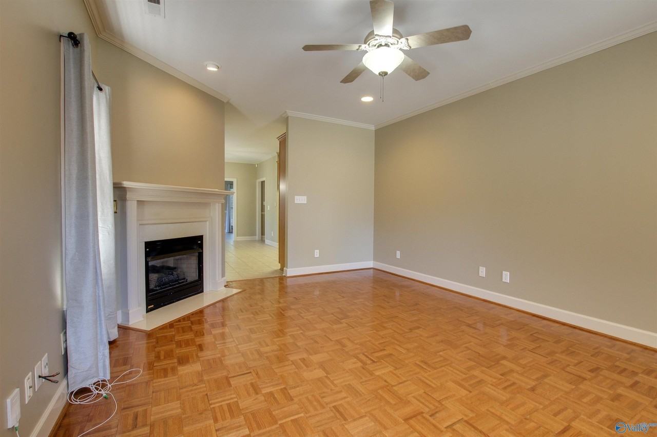 976 Tracey Ln - Photo 4 of 19