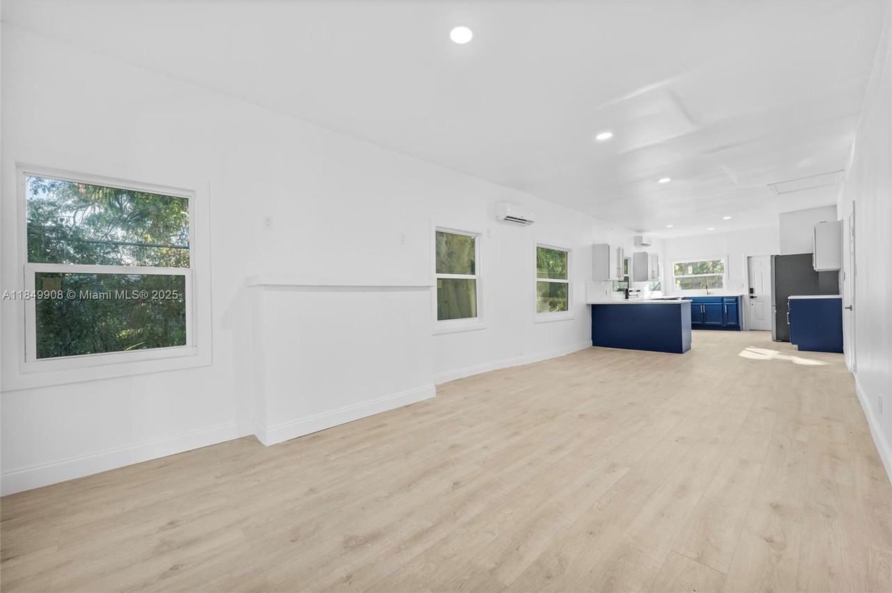 832 N C St - Photo 2 of 8