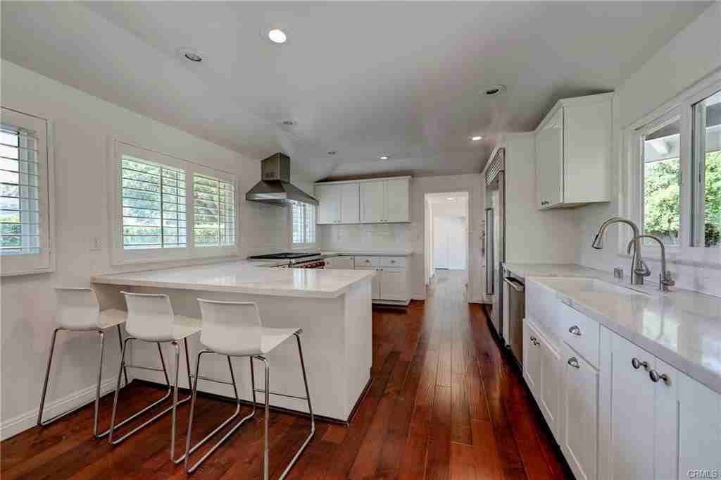 1465 Linda Vista Ave - Photo 3 of 6