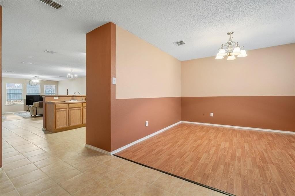 909 Simi Dr - Photo 4 of 13