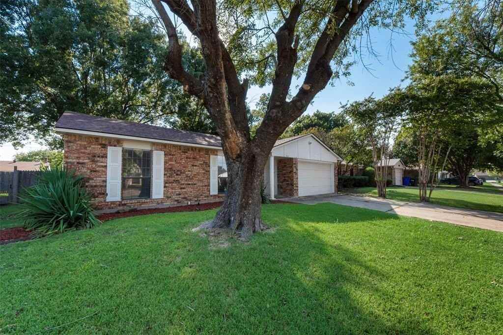 515 Forestwood Dr - Photo 4 of 18