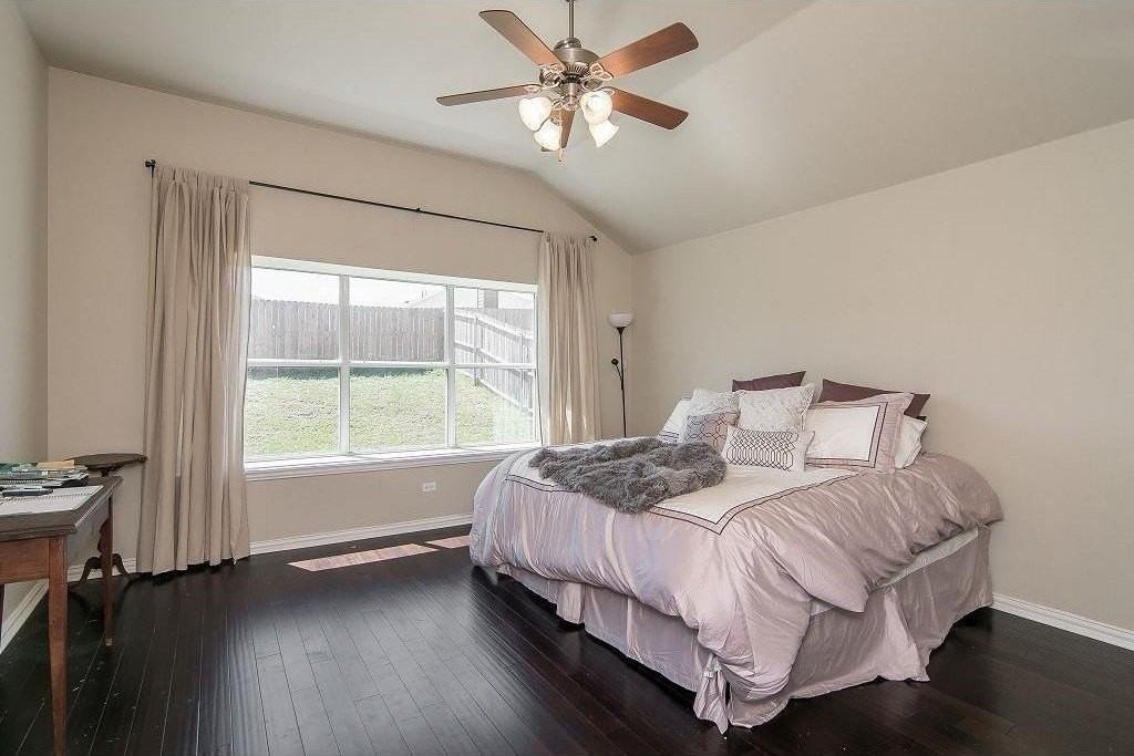 212 Creekwood Dr - Photo 5 of 15