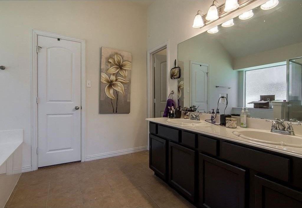 212 Creekwood Dr - Photo 6 of 15