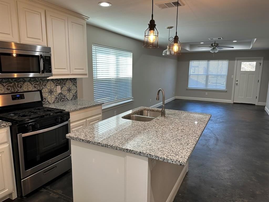 428 E Nelson St - Photo 2 of 15