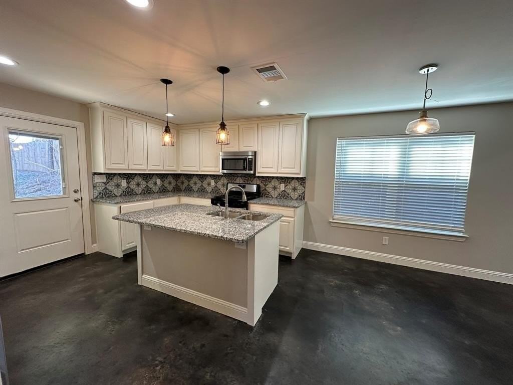 428 E Nelson St - Photo 3 of 15