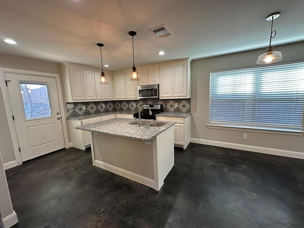 428 E Nelson St - Photo 5 of 15